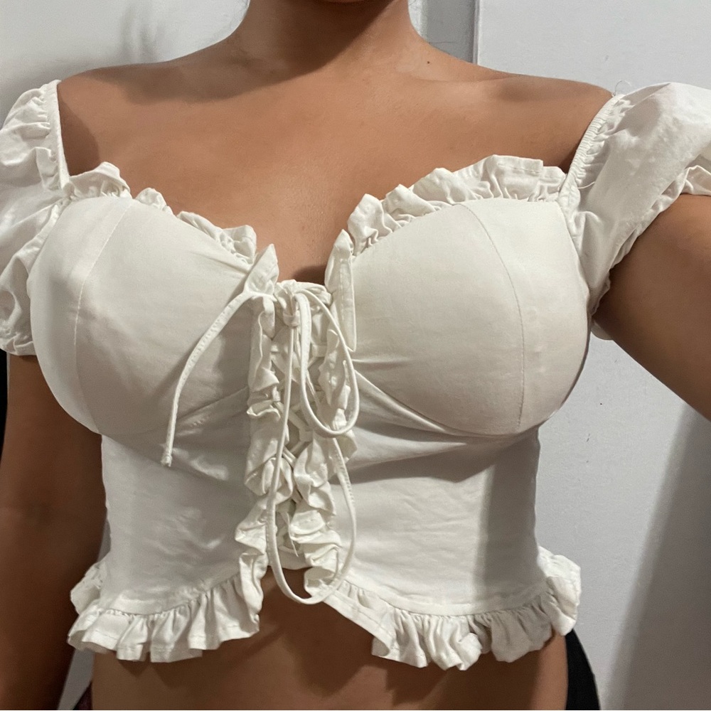 Cute white strap crop top Size M
